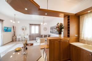 Posedenie v ubytovaní Panos Luxury Suite