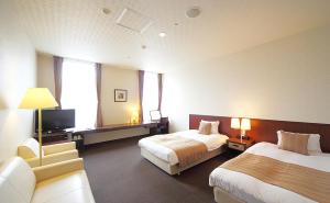 Ліжко або ліжка в номері Asahikawa Toyo Hotel