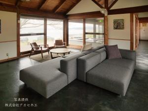 Posezení v ubytování Shiraishi Island International Villa