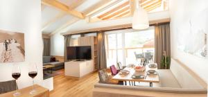 Telewizja i/lub zestaw kina domowego w obiekcie Hotel & Alpin Lodge Der Wastlhof
