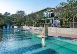Bazén v ubytování The Piano Resort Khaoyai nebo v jeho okolí