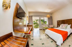 TV a/nebo společenská místnost v ubytování Tarisa Resort & Spa