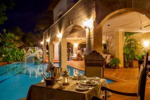 Bazén v ubytování The Maji Beach Boutique Hotel -Adults Only nebo v jeho okolí