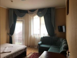 Postel nebo postele na pokoji v ubytování Львівське Передмістя