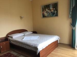 Postel nebo postele na pokoji v ubytování Львівське Передмістя + 7 fotografií