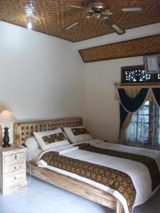 Postel nebo postele na pokoji v ubytování Arsa Homestay & Spa