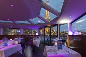 Restoran ili neka druga zalogajnica u objektu VIP Paris Yacht Hôtel & Spa