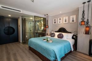 Postel nebo postele na pokoji v ubytování Sanouva Saigon Hotel
