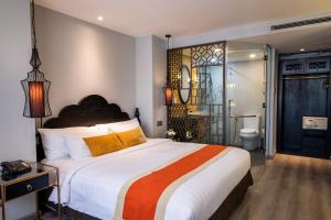 Postel nebo postele na pokoji v ubytování Sanouva Saigon Hotel