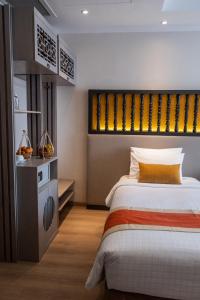 Postel nebo postele na pokoji v ubytování Sanouva Saigon Hotel