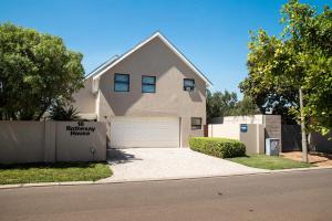 Gallery image of Rothesay House in Bloubergstrand
