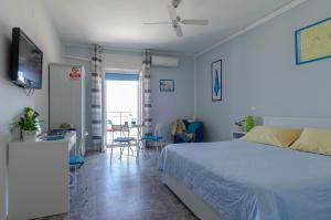 a bedroom with a bed and a table and chairs at La Finestra sul Castello B&B in Termoli