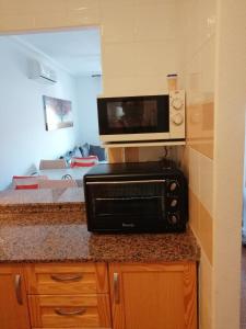 A television and/or entertainment centre at Apartament La Bonita