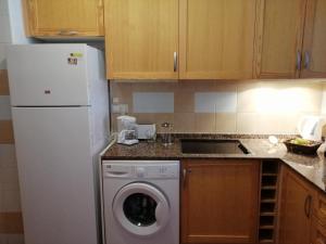 A kitchen or kitchenette at Apartament La Bonita
