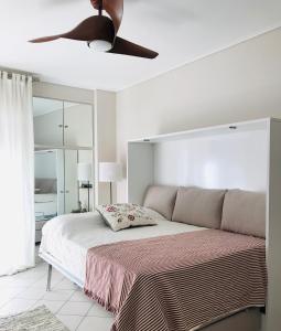 A bed or beds in a room at Stefanias sunny Acropolis Studio on Drakou pedestrian