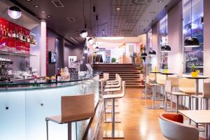 Reštaurácia alebo iné gastronomické zariadenie v ubytovaní Ibis Praha Old Town