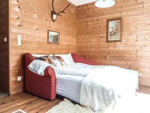 Łóżko lub łóżka w pokoju w obiekcie Weigl Hütte Semmering