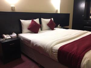 Postelja oz. postelje v sobi nastanitve Simba Hotel