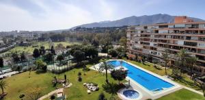 Výhled na bazén z ubytování Apartamento La Malagueña nebo okolí