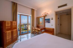 Кровать или кровати в номере Grand Hotel Flora
