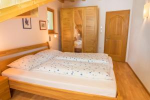 Ένα ή περισσότερα κρεβάτια σε δωμάτιο στο Weingut & Apartments Weitgruber Raffeis