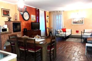 A kitchen or kitchenette at La locanda dell'artista