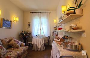 Coffee and tea making facilities at Locanda Dei Cinque Cerri Még 37 kép