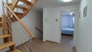 Posteľ alebo postele v izbe v ubytovaní Moderna Villa Cerca de la Playa Almadrava