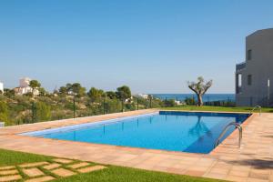 Bazén v ubytovaní Moderna Villa Cerca de la Playa Almadrava alebo v jeho blízkosti