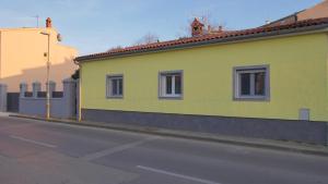 Budova, kde se vila nachází