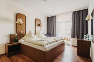 
Ein Bett oder Betten in einem Zimmer der Unterkunft Hotel Restaurant 7 Berge am Schlehberg
