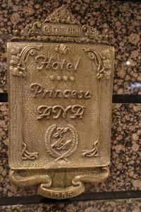 a metal plaque on the floor of a building at Princesa Ana in Granada