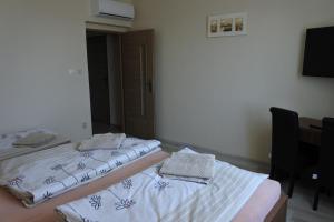 Postel nebo postele na pokoji v ubytování Aquasleep