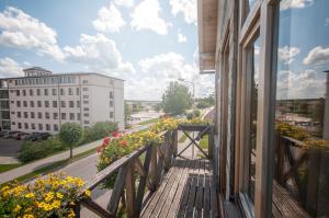 Een balkon of terras bij Viesu māja Jānis