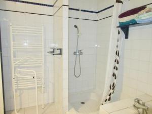 a bathroom with a shower and a toilet at Maison pour 6 - jardin et terrasse - 300m plage in Brétignolles-sur-Mer +32 photos