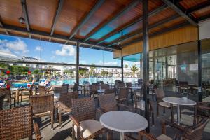 Bazén v ubytování Hotel Floresta nebo v jeho okolí