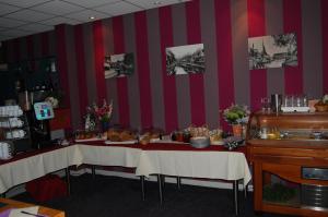 Restaurant ou autre lieu de restauration dans l'établissement Buitenplaats T Ges