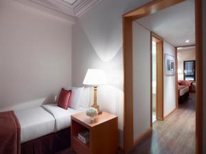 Posteľ alebo postele v izbe v ubytovaní Athens Zafolia Hotel