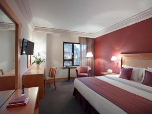 Posteľ alebo postele v izbe v ubytovaní Athens Zafolia Hotel