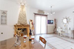 Posedenie v ubytovaní Panos Luxury Suite
