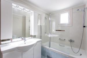 Kúpeľňa v ubytovaní Panos Luxury Suite