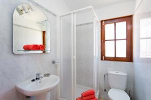Koupelna v ubytování CASA BRANSFORD, Excellent, Sunny House with Private Heated Pool