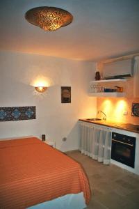 A kitchen or kitchenette at Porta D'Oriente Suite