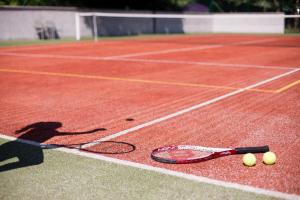 Tenis alebo squash v ubytovaní Chateau Mcely alebo jeho okolí