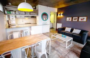 a living room with a table and a couch at Depto 25 las Marías in San Salvador de Jujuy