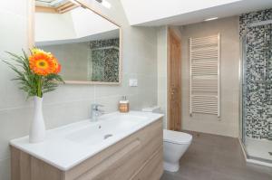 A bathroom at La Resplenda