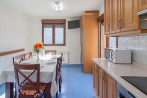 A kitchen or kitchenette at La Resplenda
