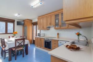 A kitchen or kitchenette at La Resplenda