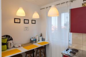Kuchyň nebo kuchyňský kout v ubytování Apartments Lile