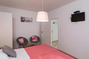 TV a/nebo společenská místnost v ubytování Apartments Lile